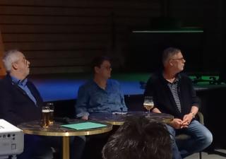Abel Nieveen, Aries van der Helm, Bert van der Laan en Mette van Tholen bij bijeenkomst Steendam Tjuchem