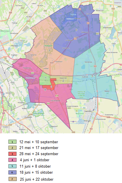 Kaart van de gemeente Midden-Groningen met zeven gekleurde gebieden die laten zien wanneer tegels opgehaald worden tijdens het NK Tegelwippen. Onder de kaart staat een legenda met de data per gebied.
