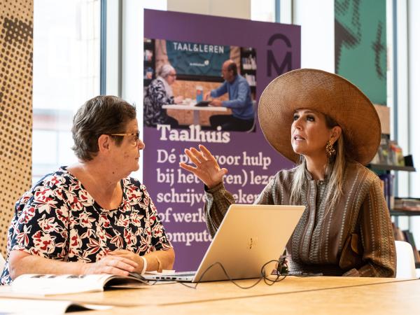 Koningin Máxima in gesprek