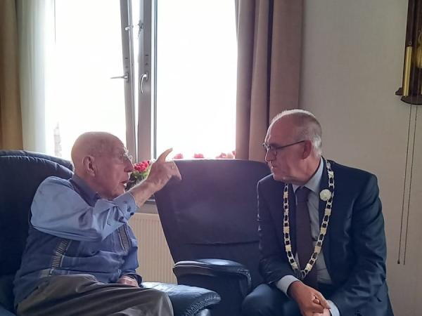 Afbeelding meneer van der Tuuk