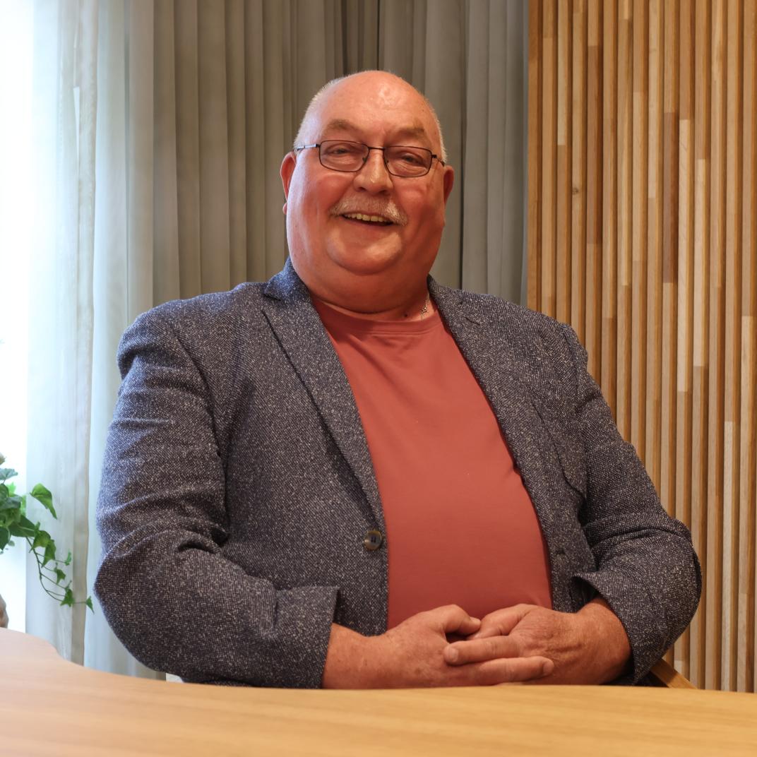 Portretfoto van trouwambtenaar Fred Hulsing