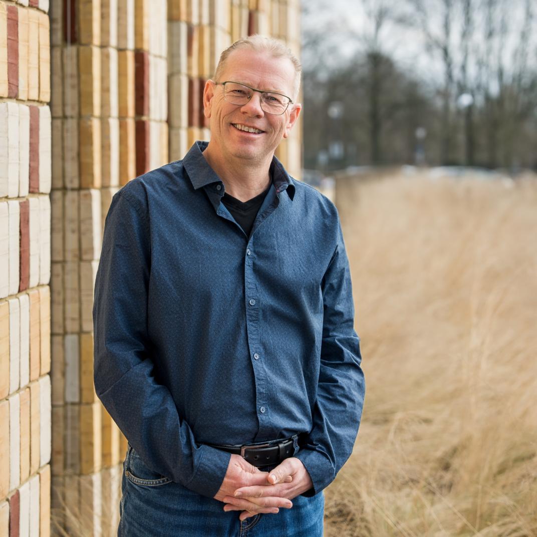 Portretfoto van Hans Holtkamp