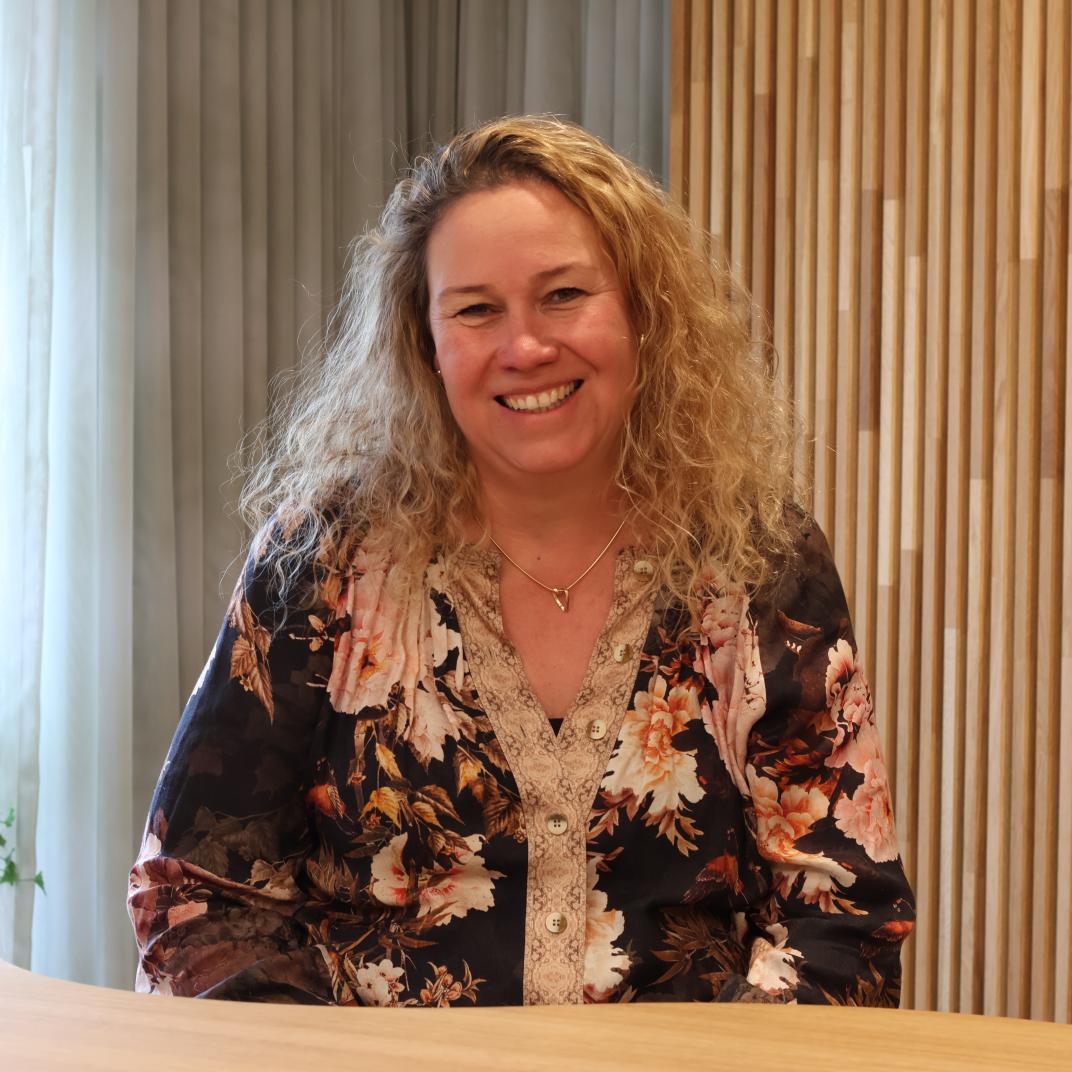 Portretfoto van trouwambtenaar Tessa Kluter