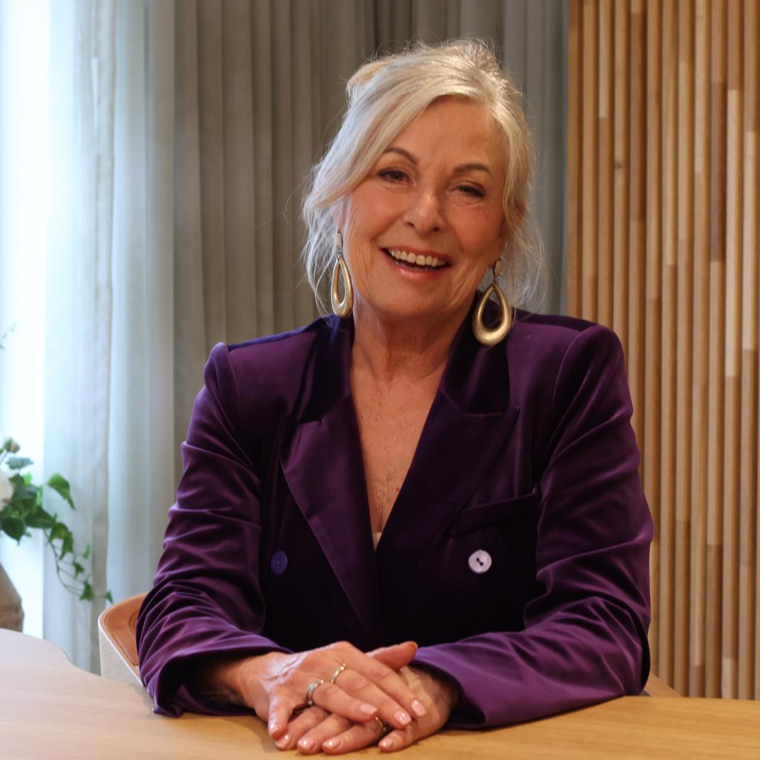 Portretfoto van trouwambtenaar Tita Klimp.